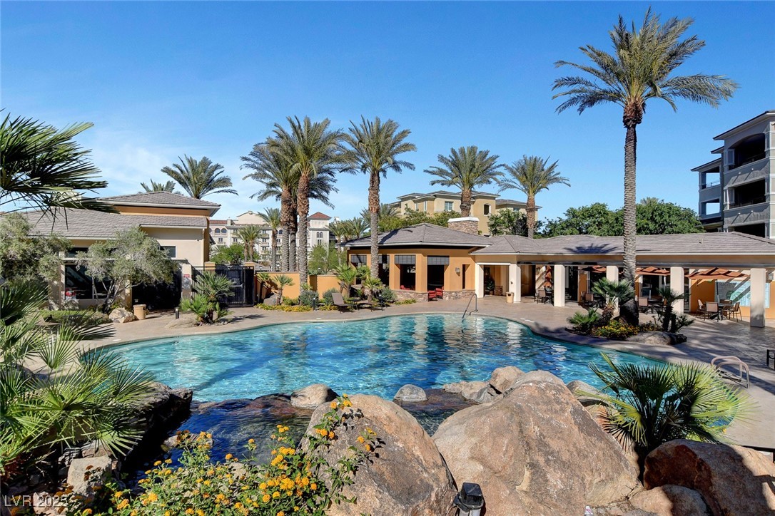 9133 Las Manaitas Avenue 302