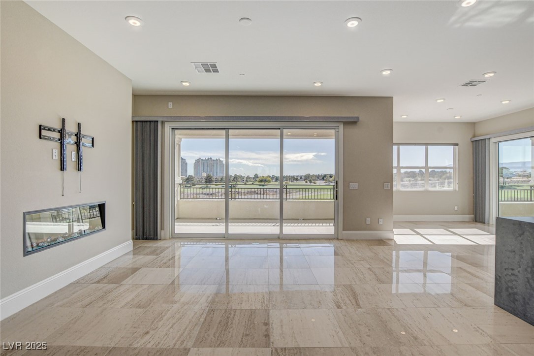 9133 Las Manaitas Avenue 302