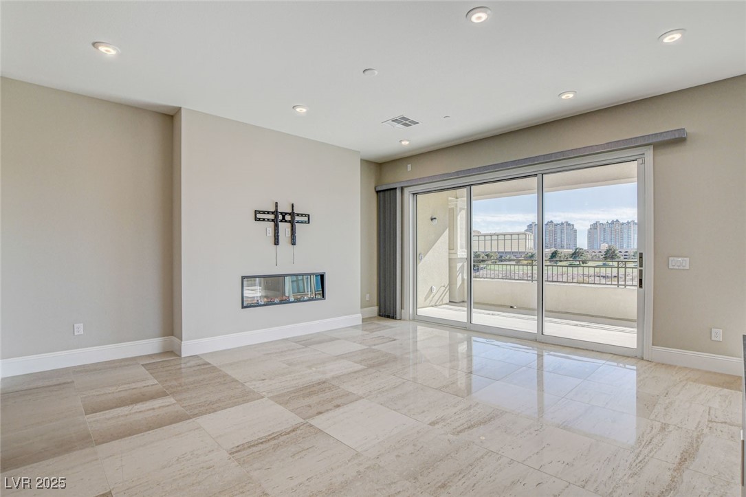 9133 Las Manaitas Avenue 302