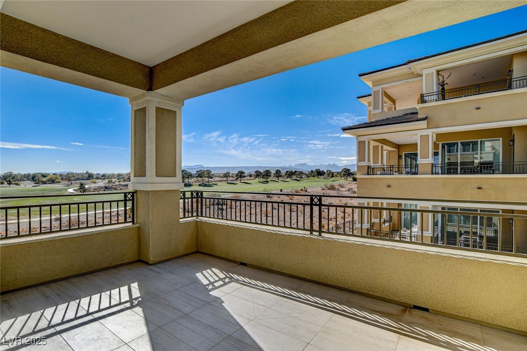 9133 Las Manaitas Avenue 302