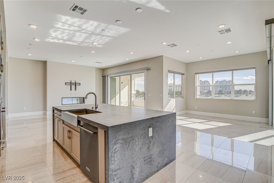 9133 Las Manaitas Avenue 302