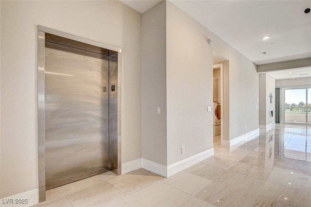 9133 Las Manaitas Avenue 302