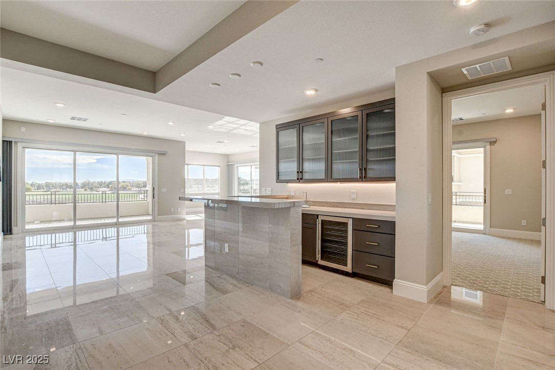 9133 Las Manaitas Avenue 302