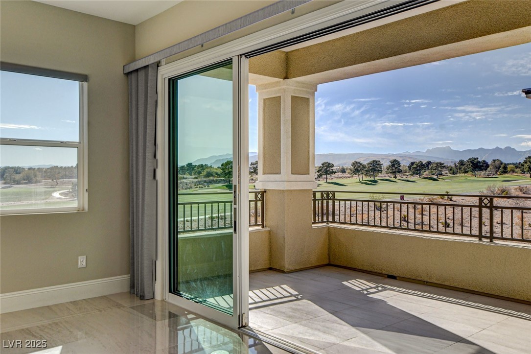 9133 Las Manaitas Avenue 302