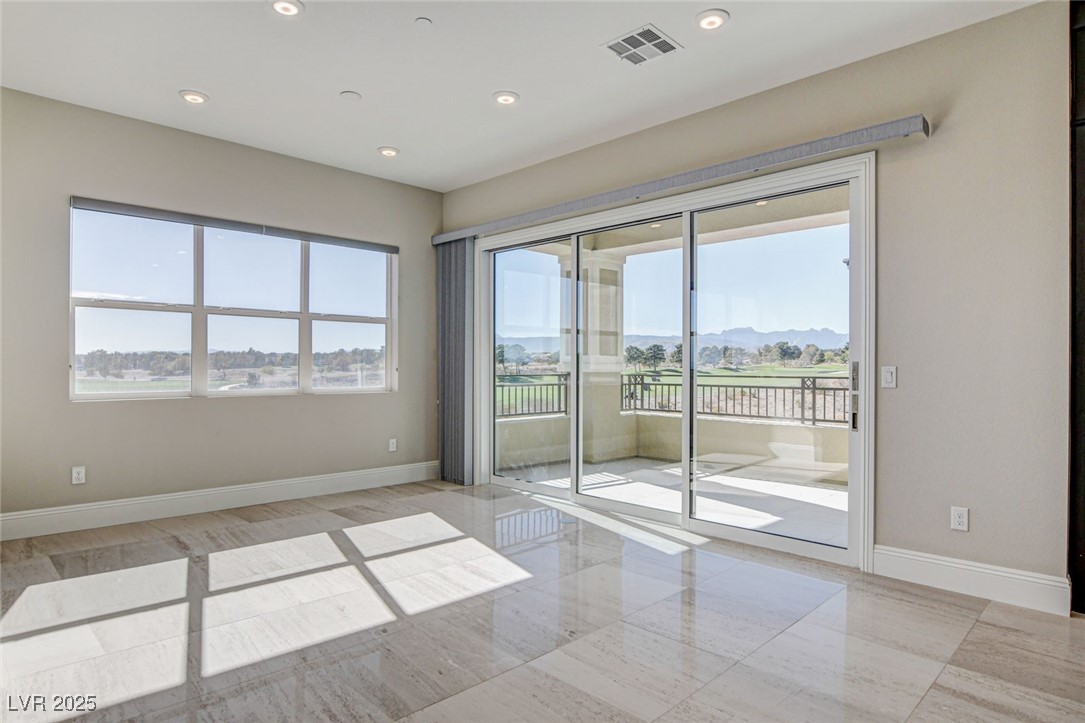 9133 Las Manaitas Avenue 302