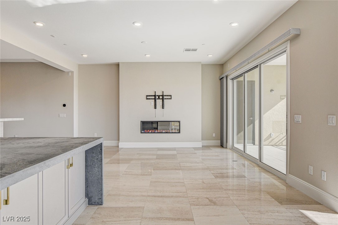 9133 Las Manaitas Avenue 302