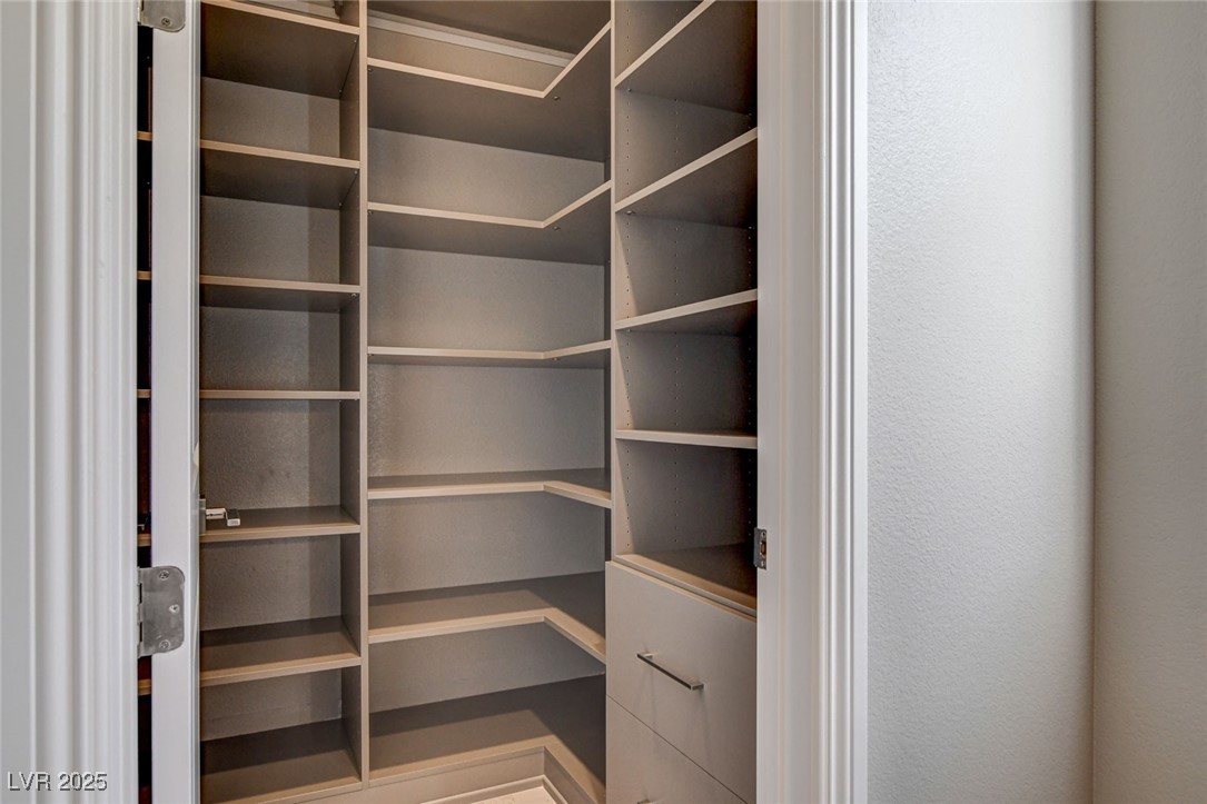 9133 Las Manaitas Avenue 302