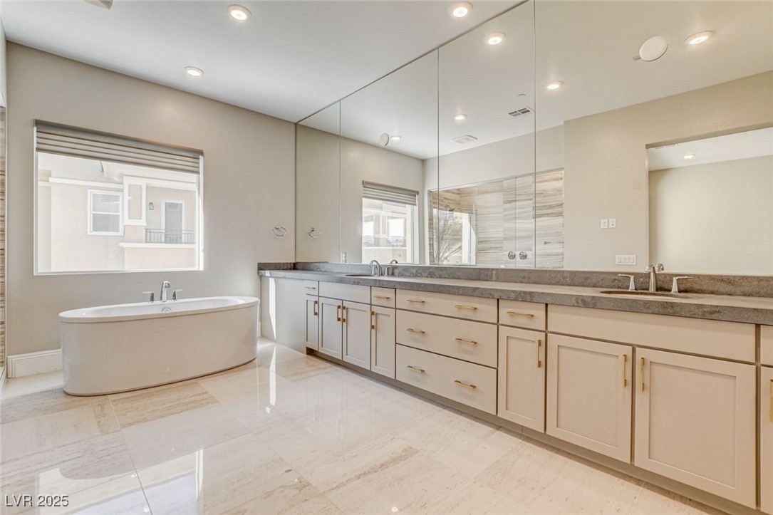 9133 Las Manaitas Avenue 302