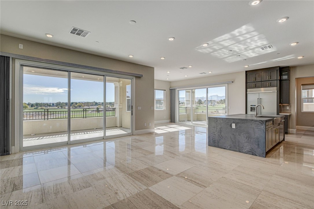 9133 Las Manaitas Avenue 302