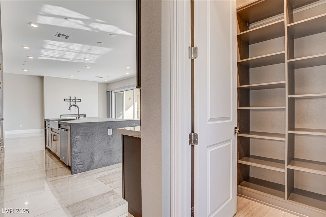 9133 Las Manaitas Avenue 302