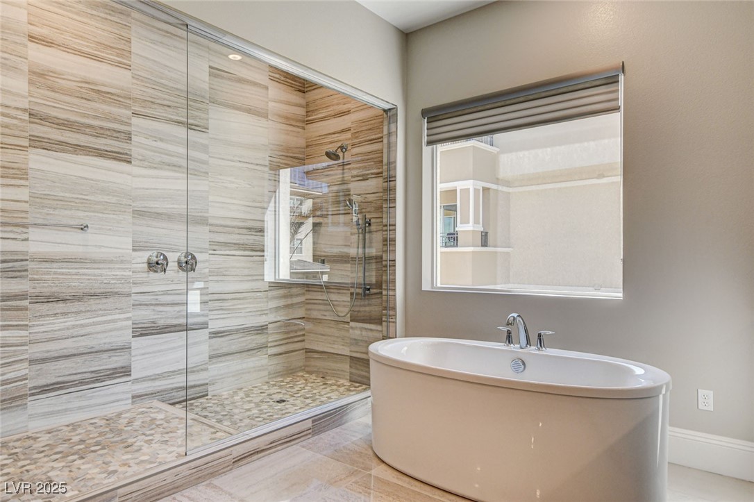 9133 Las Manaitas Avenue 302