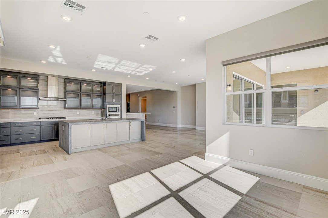 9133 Las Manaitas Avenue 302