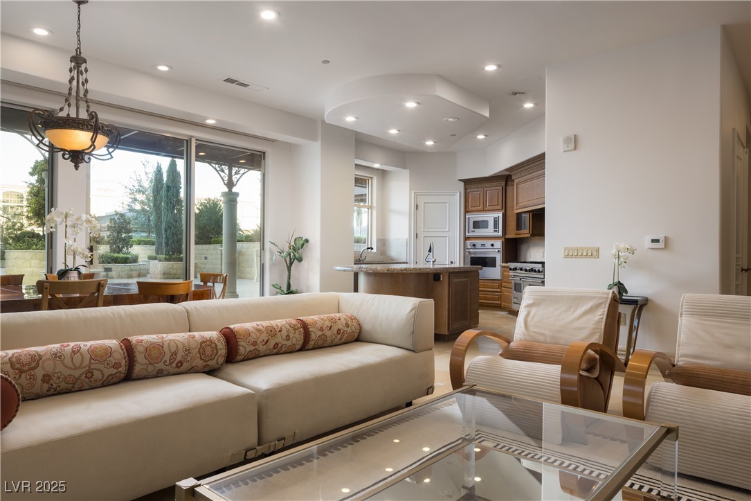 9101 Alta Drive 101