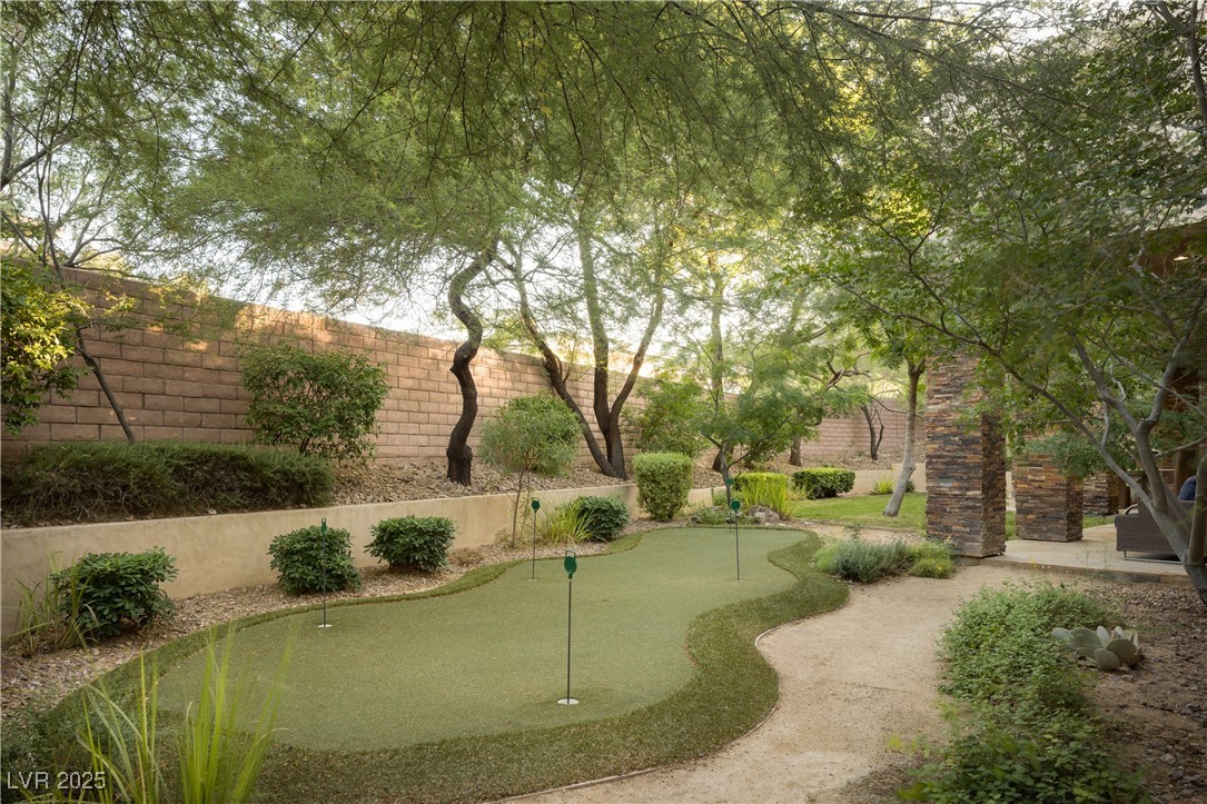 17 Soaring Bird Court