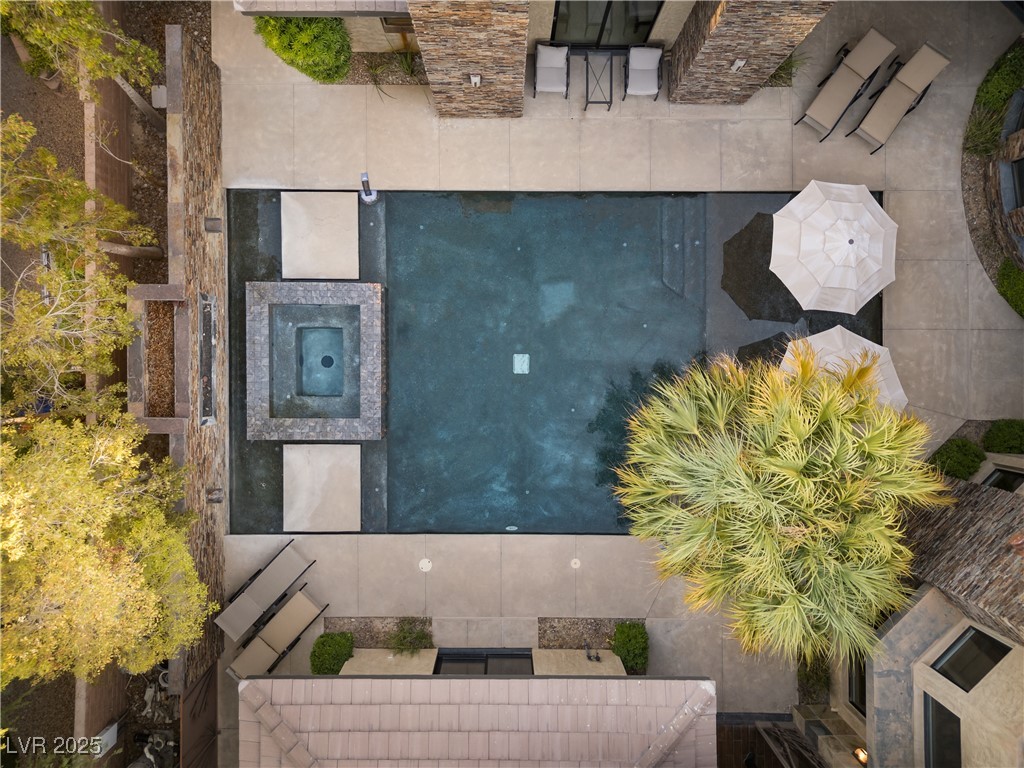 17 Soaring Bird Court