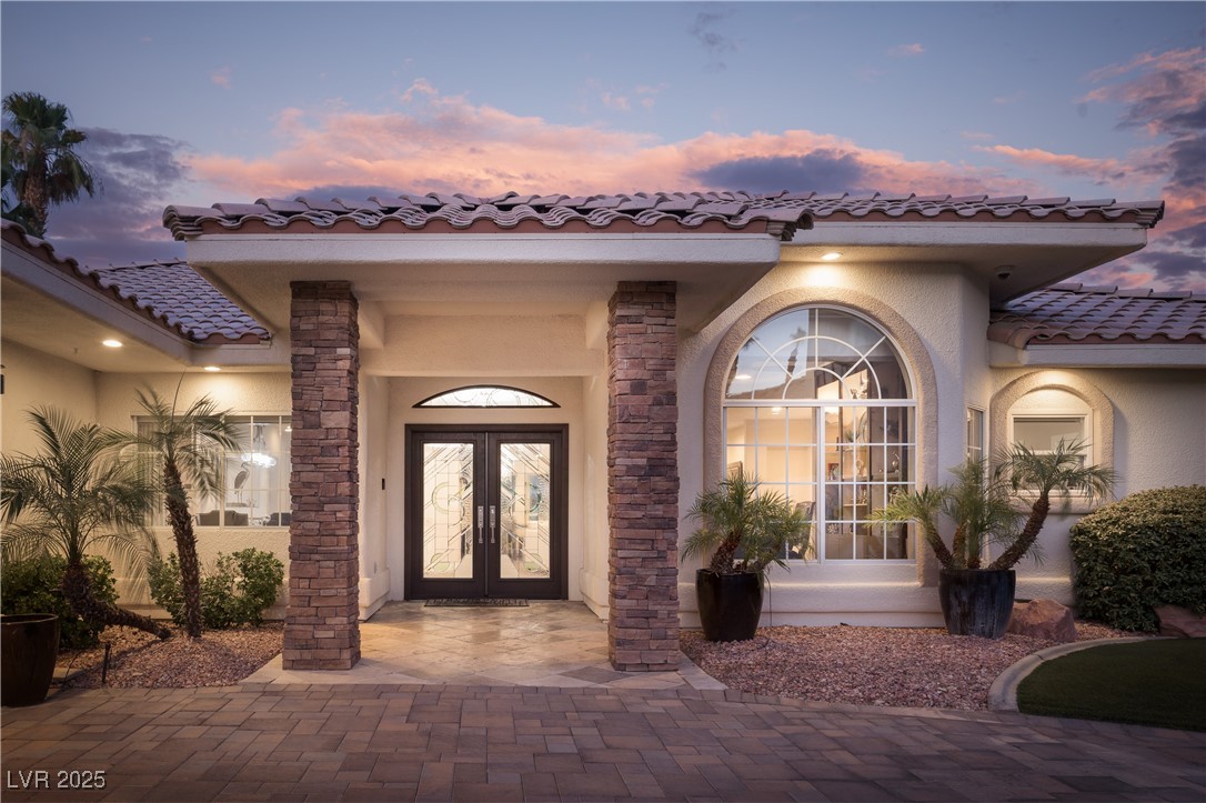 2596 Sun Reef Road