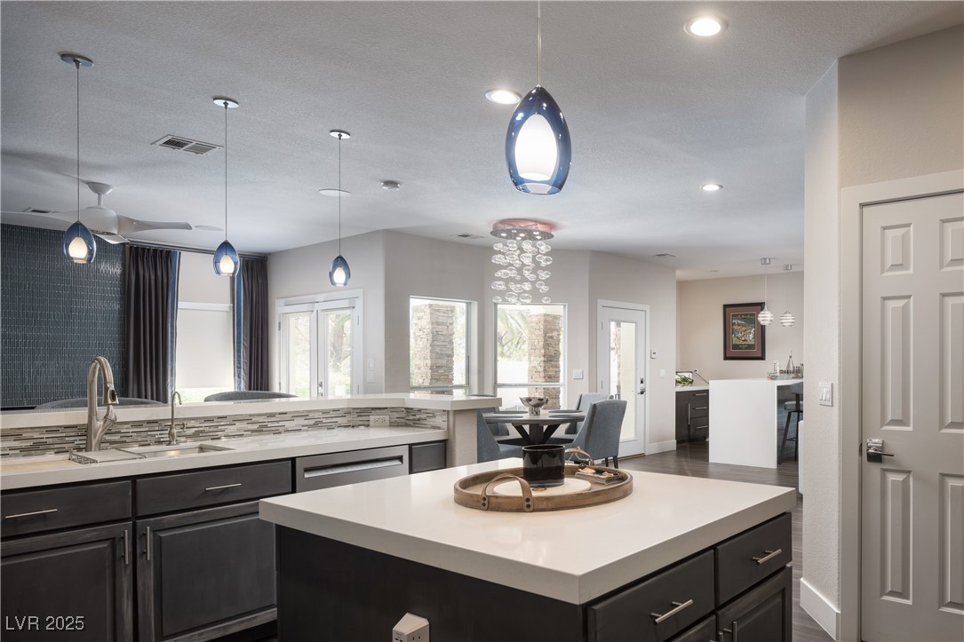 2596 Sun Reef Road