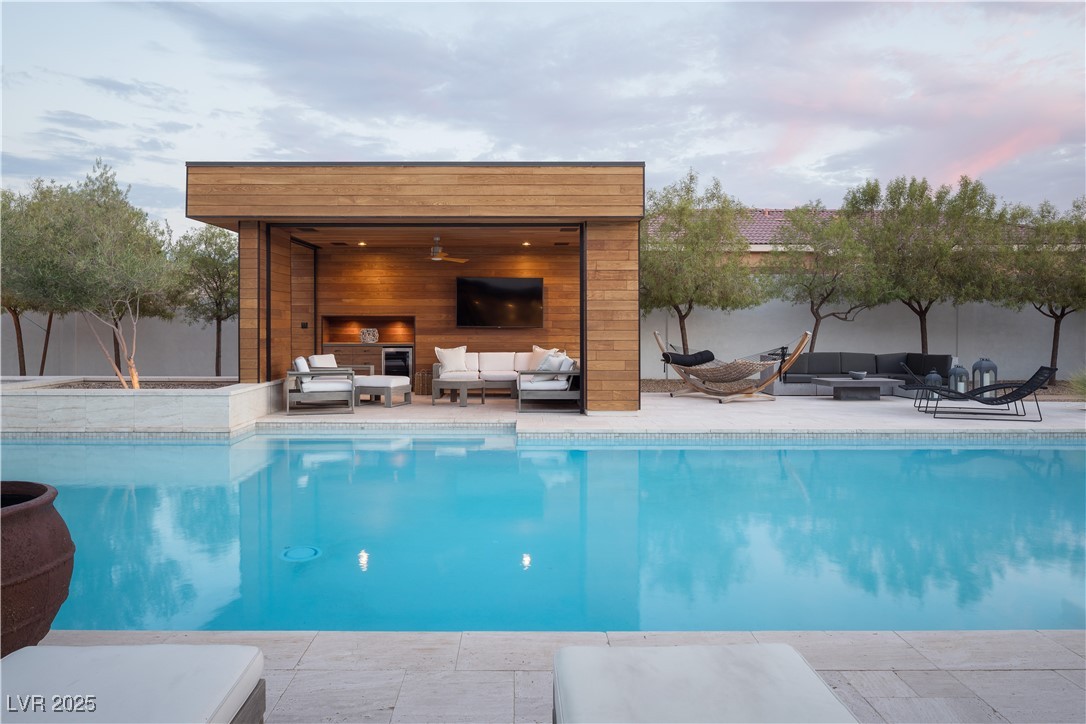 7030 SCHIRLLS Street