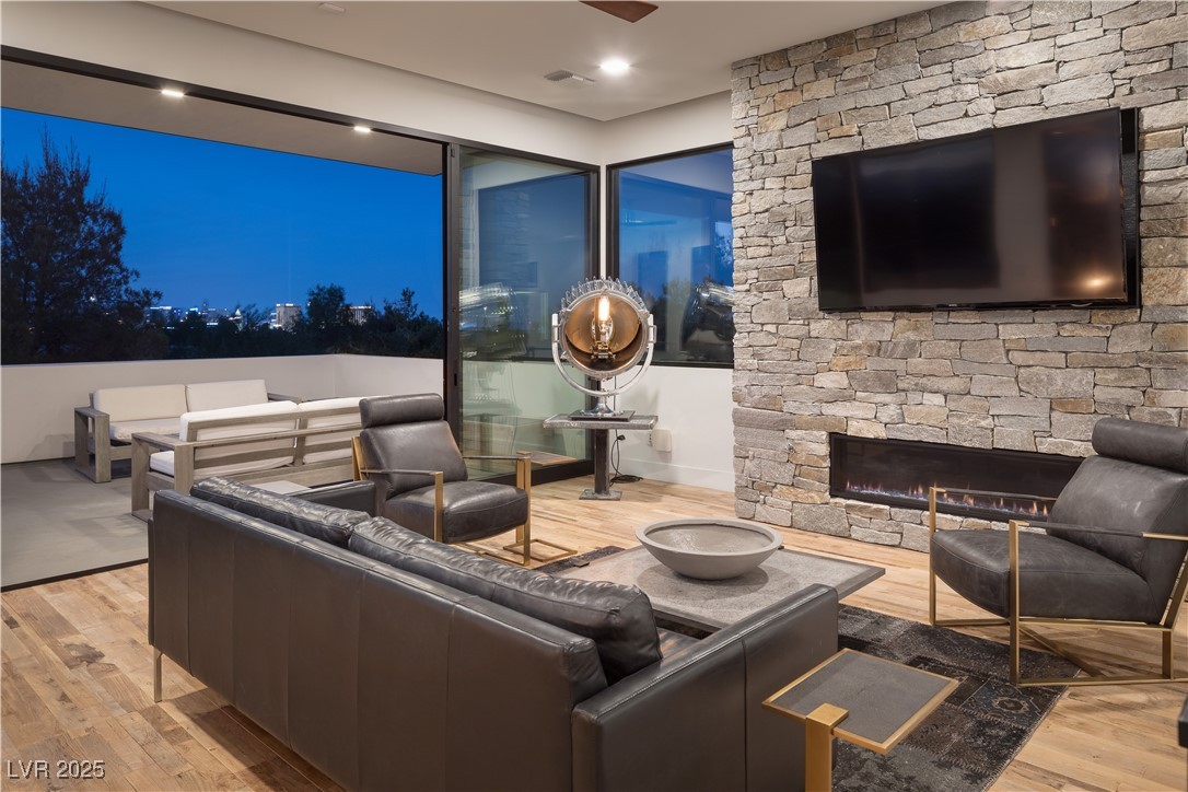 7030 SCHIRLLS Street