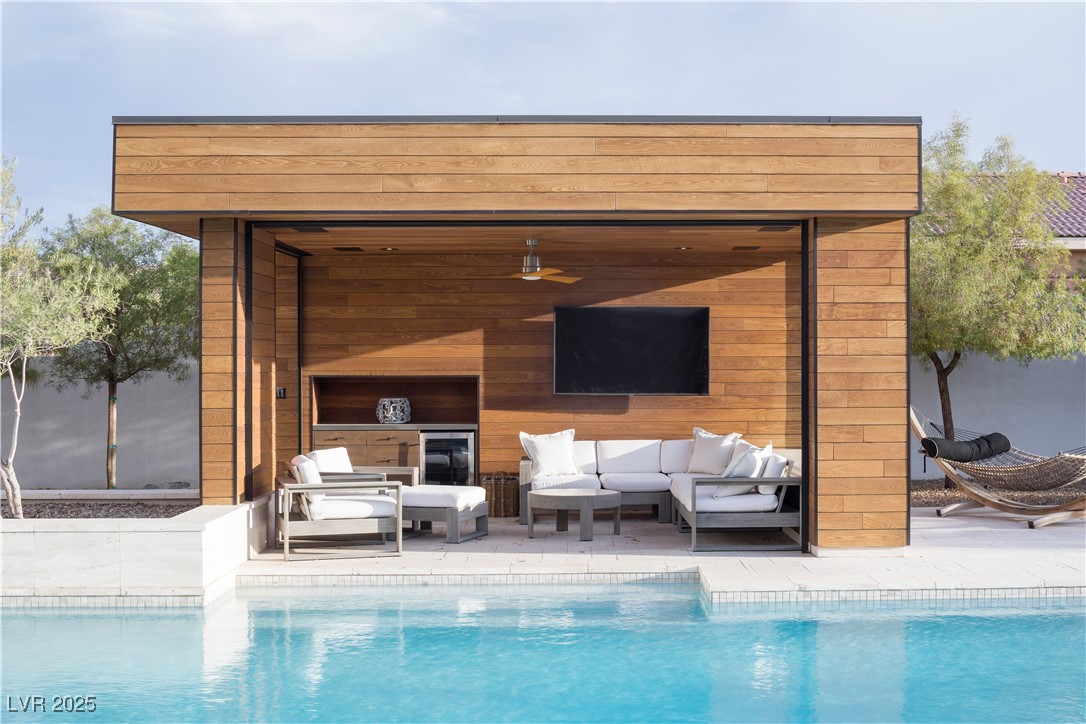 7030 SCHIRLLS Street