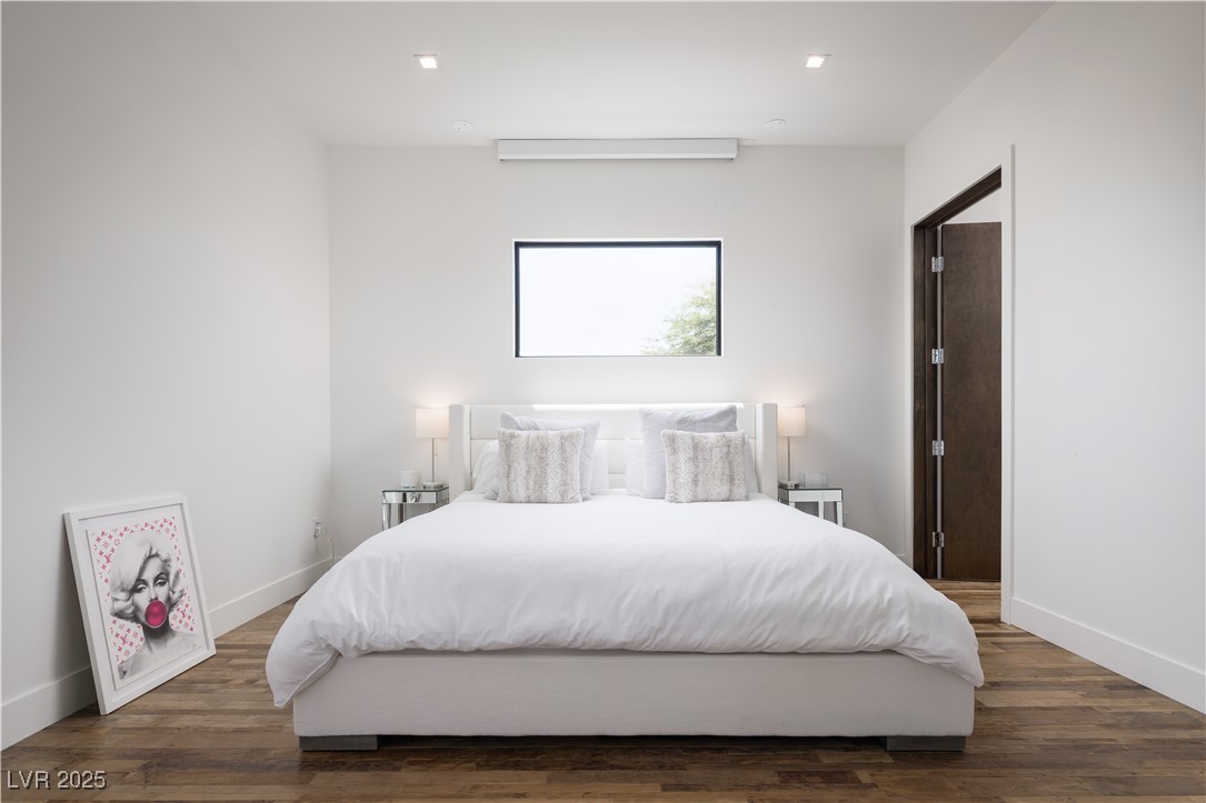 7030 SCHIRLLS Street