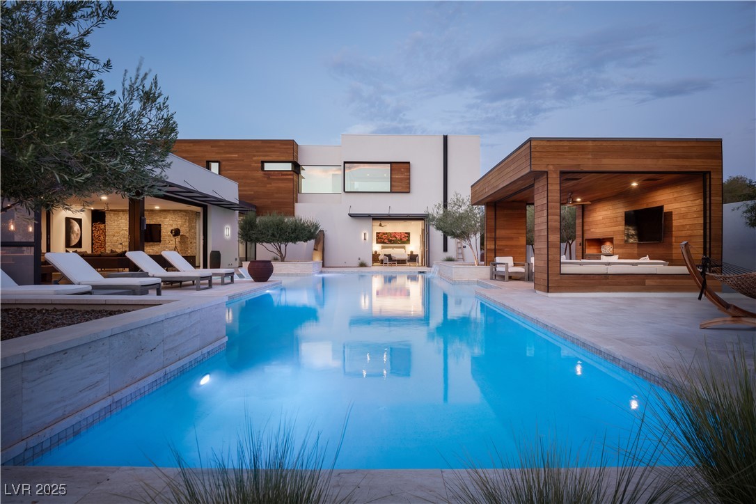 7030 SCHIRLLS Street