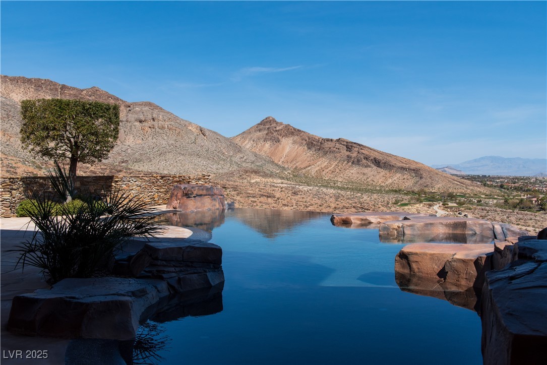 5 Promontory Pointe Lane