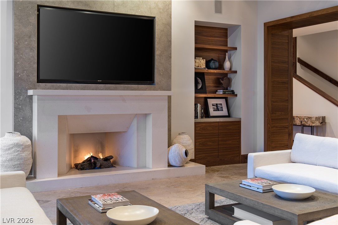 5 PROMONTORY POINTE Lane