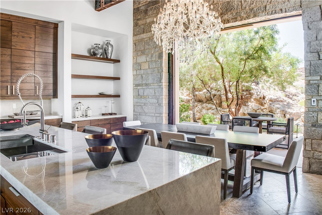 5 PROMONTORY POINTE Lane