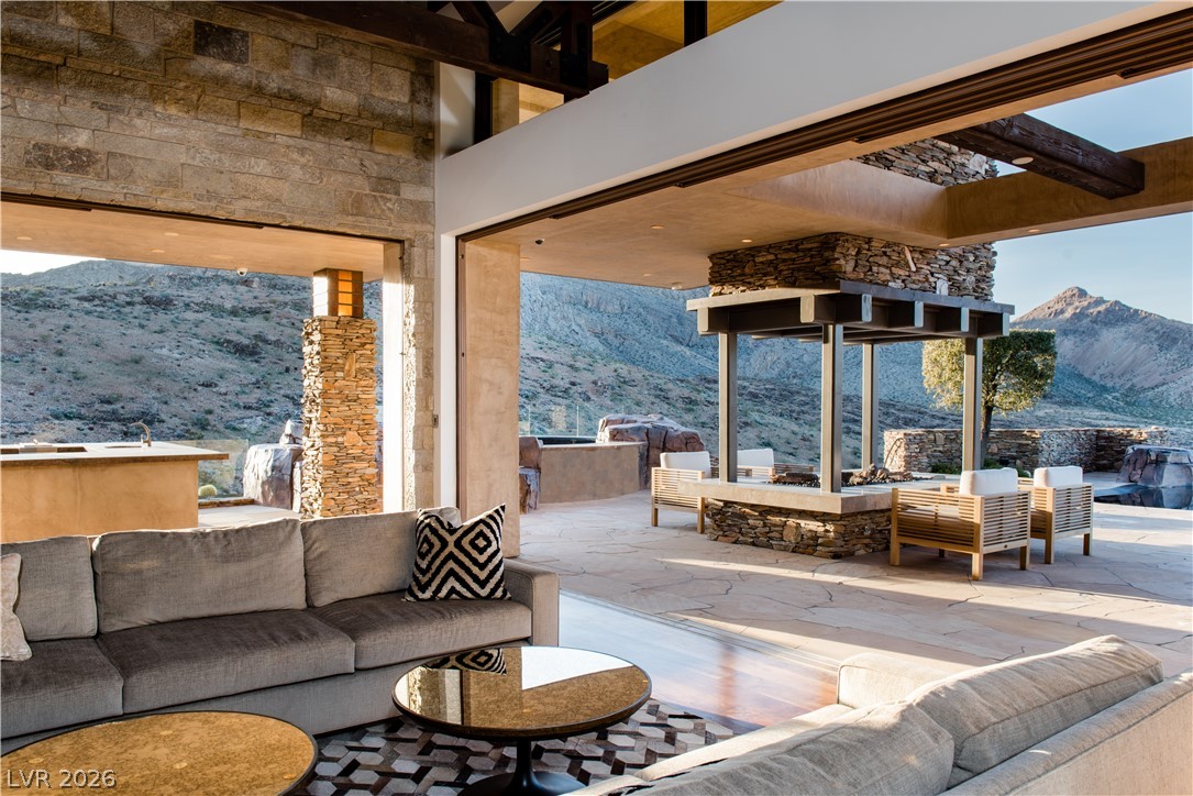 5 PROMONTORY POINTE Lane