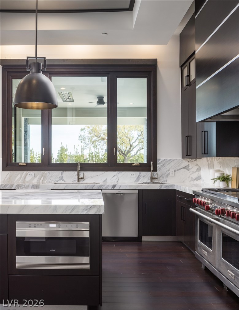 6 Bright Hollow Court