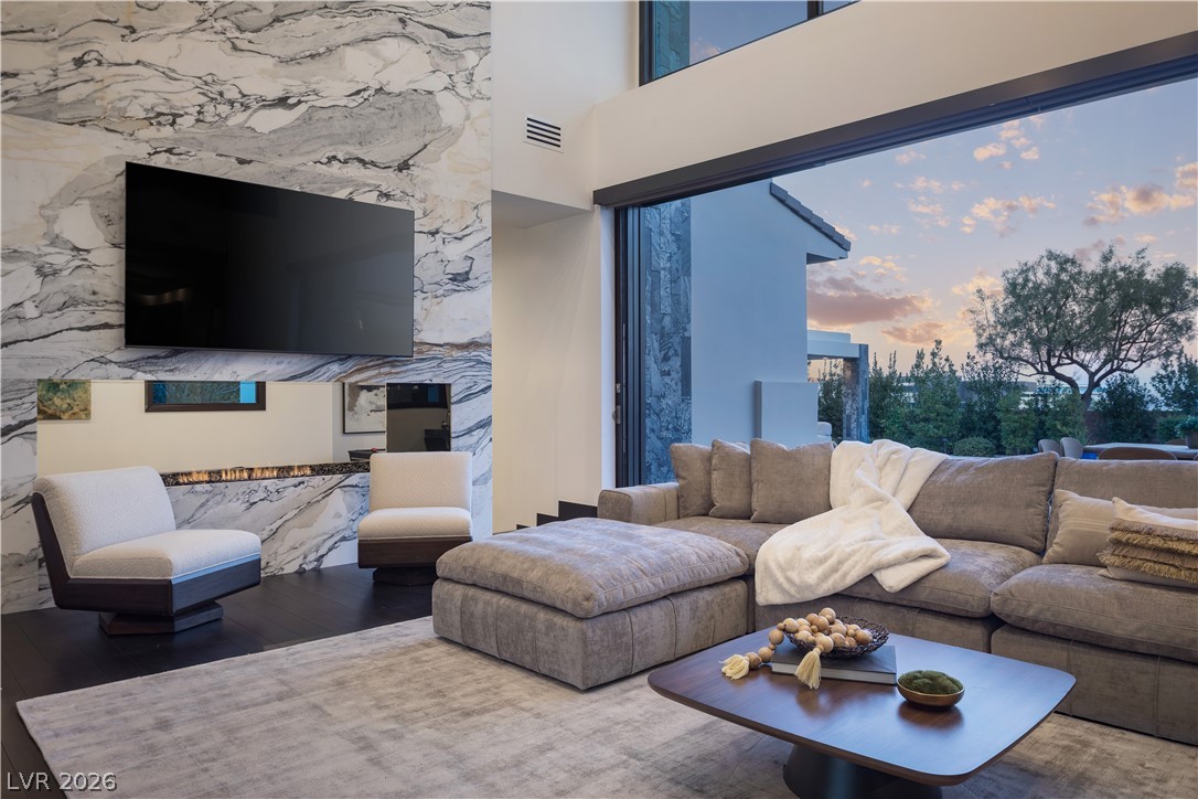 6 Bright Hollow Court