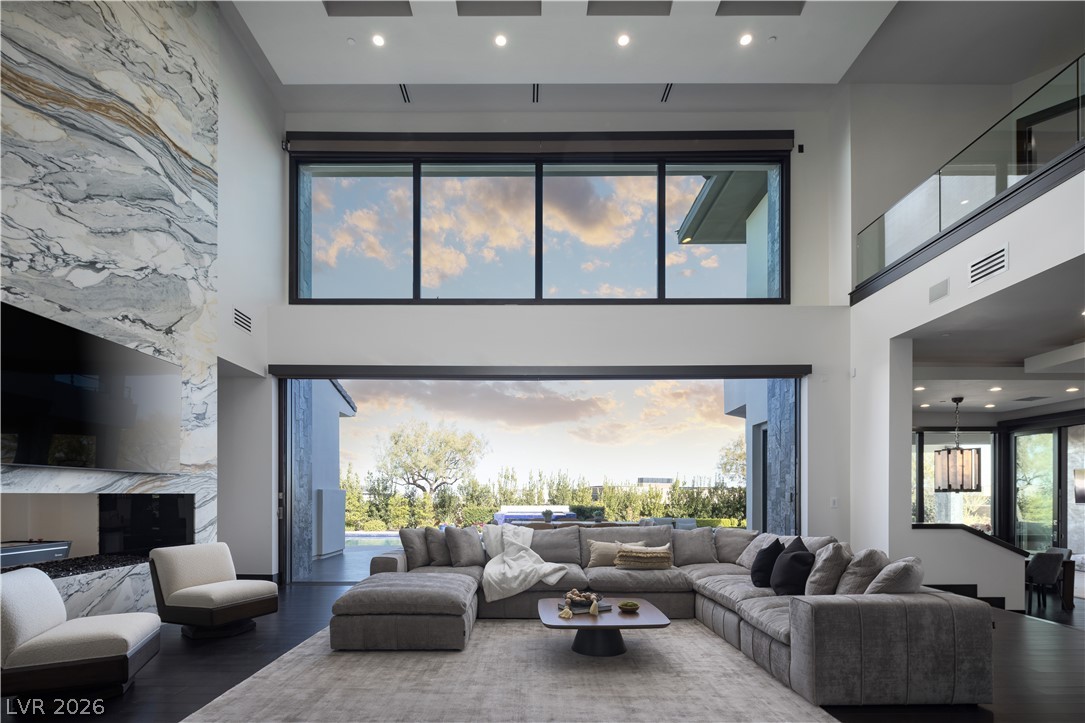 6 Bright Hollow Court