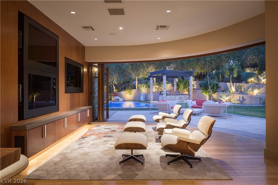 55 Skybird Court