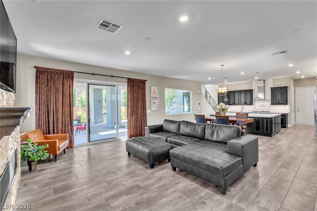 6194 Amber View Street