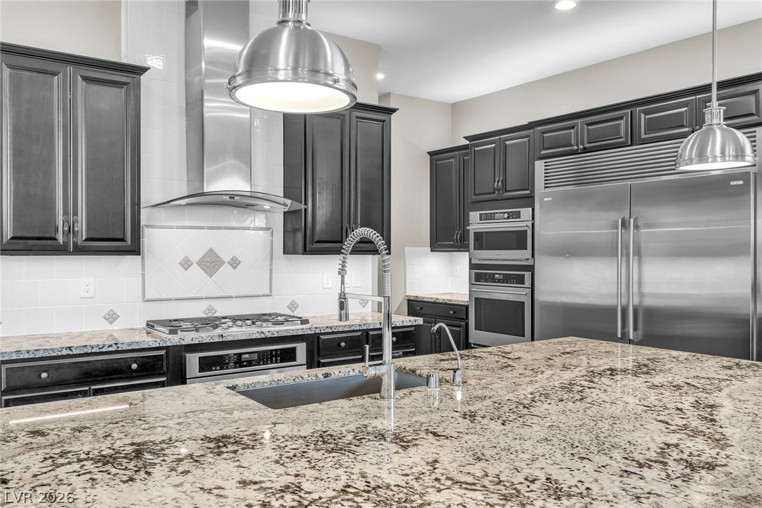 6194 Amber View Street