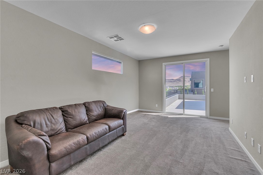 6194 Amber View Street