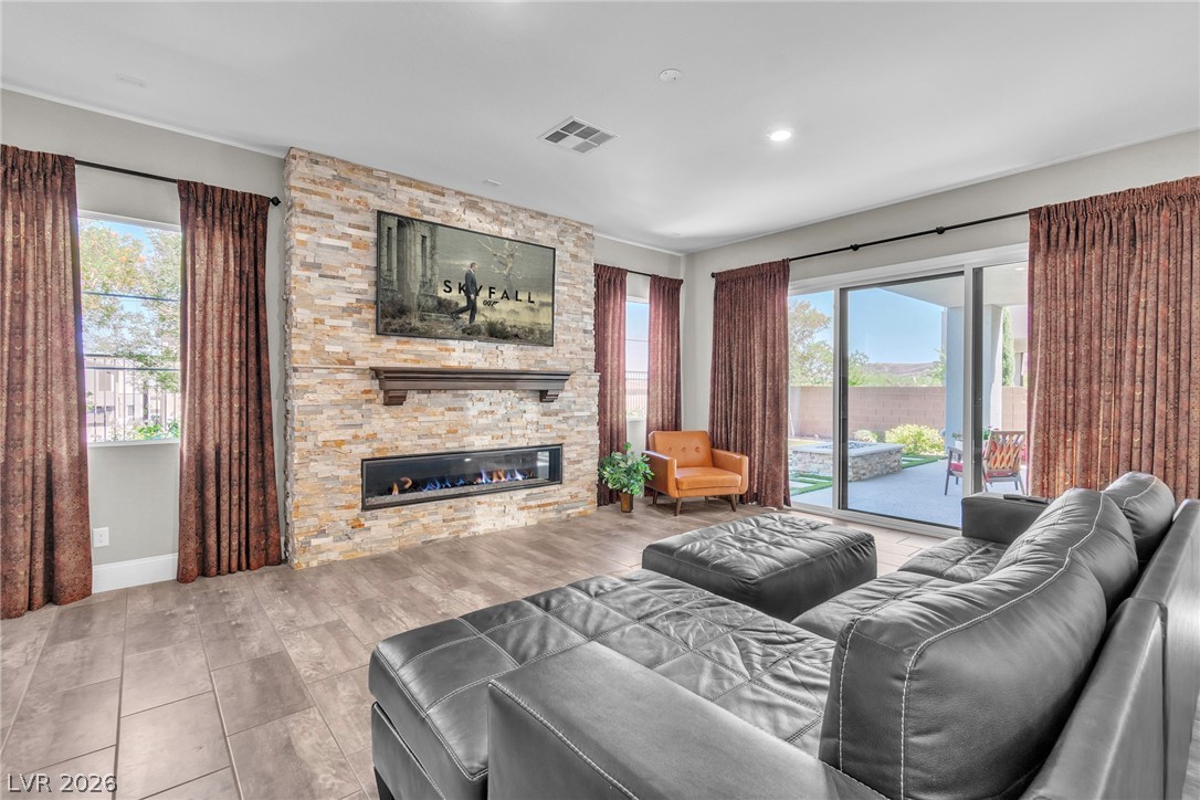 6194 Amber View Street