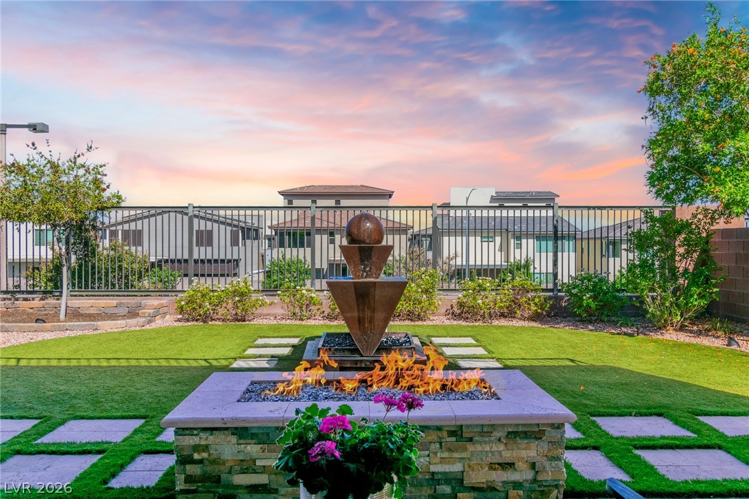 6194 Amber View Street