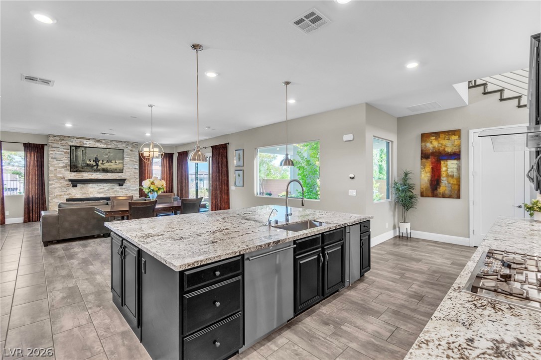 6194 Amber View Street