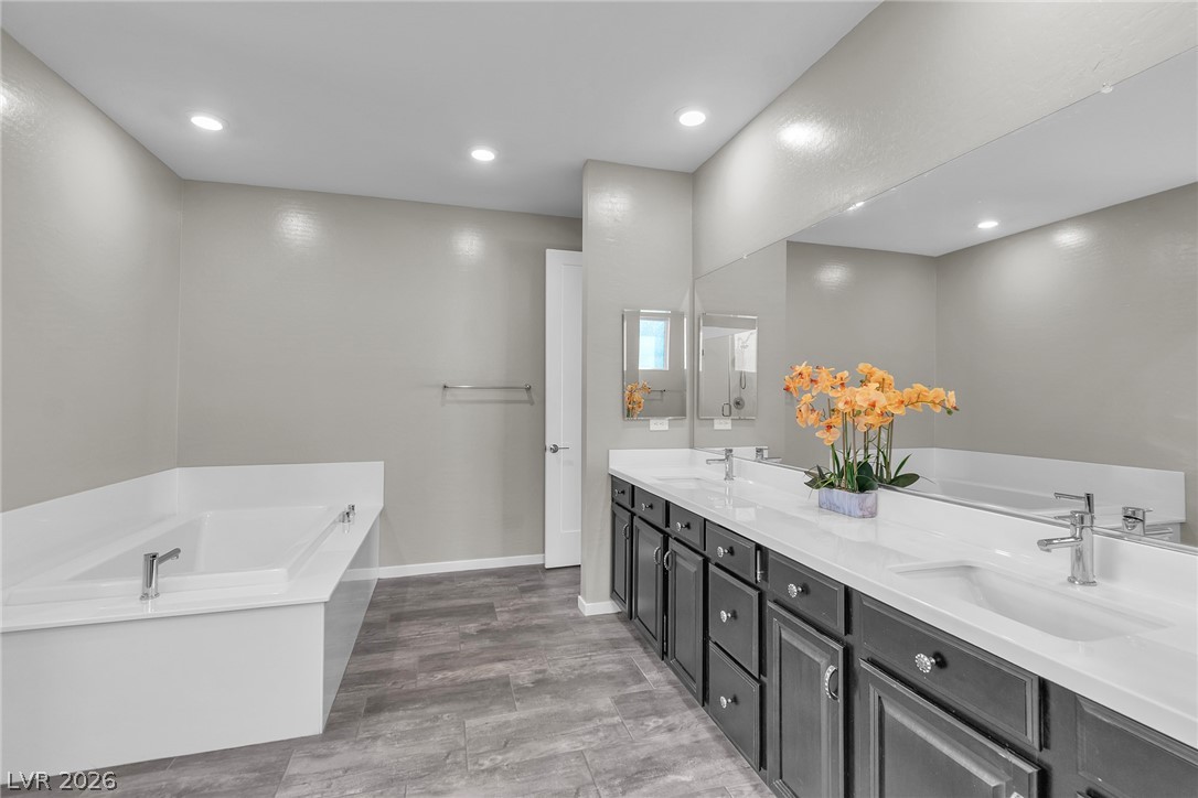 6194 Amber View Street