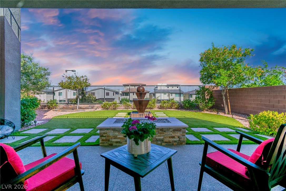 6194 Amber View Street