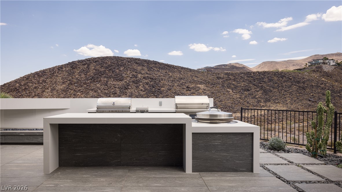 692 Scenic Cliff Drive