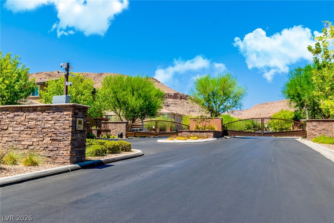 5851 Glory Heights Drive