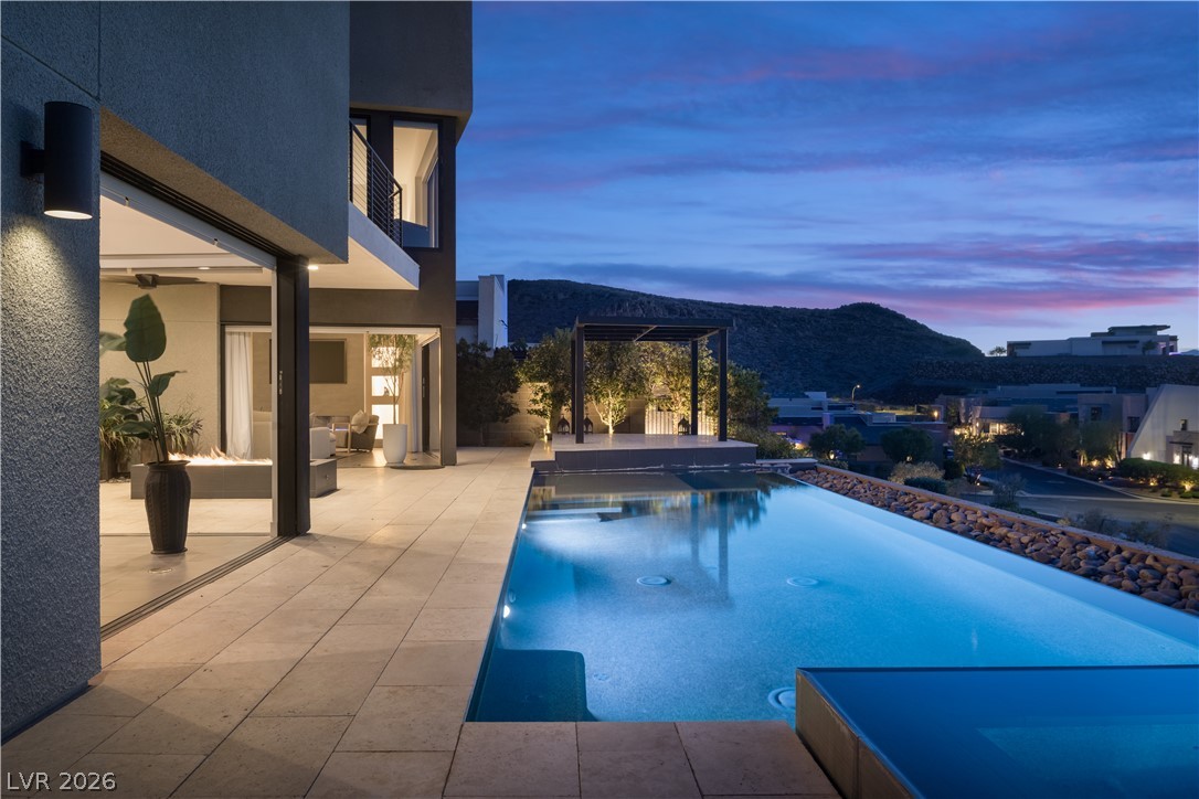 2192 Overlook Canyon Lane