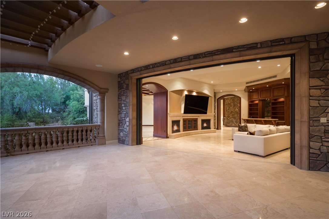 18 Olympia Hills