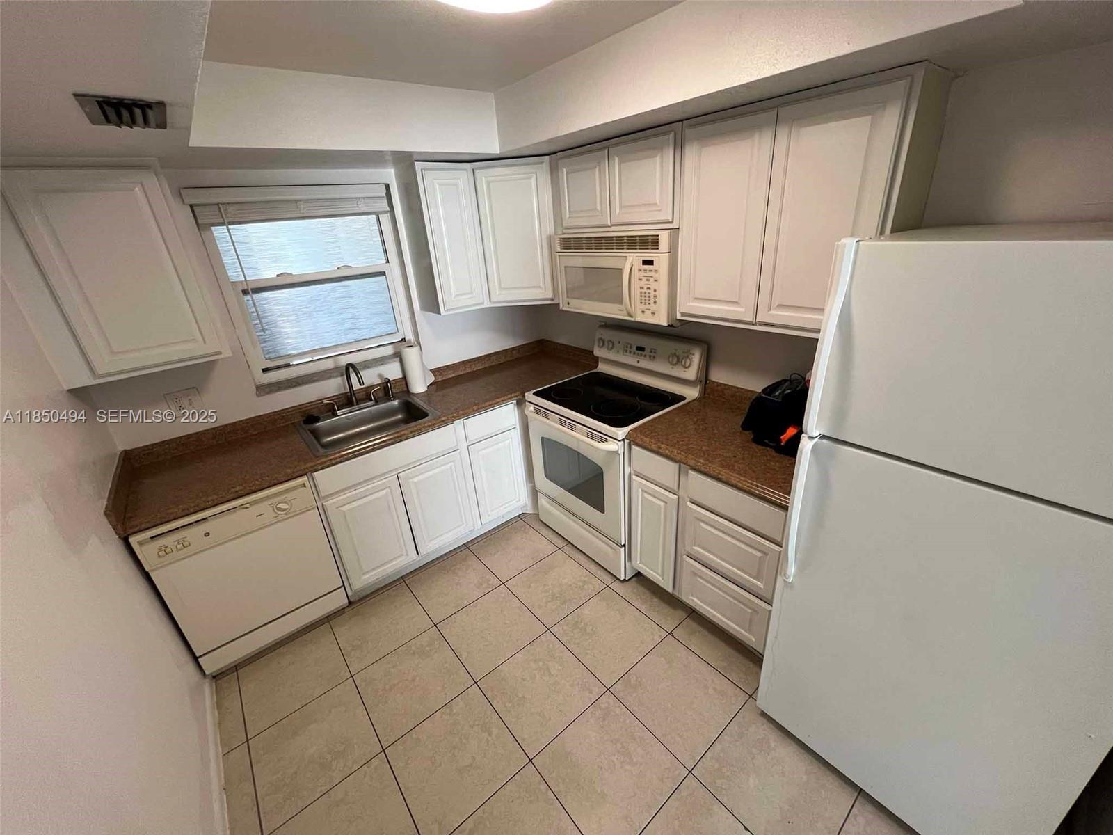 3257 NE 13th Street 402