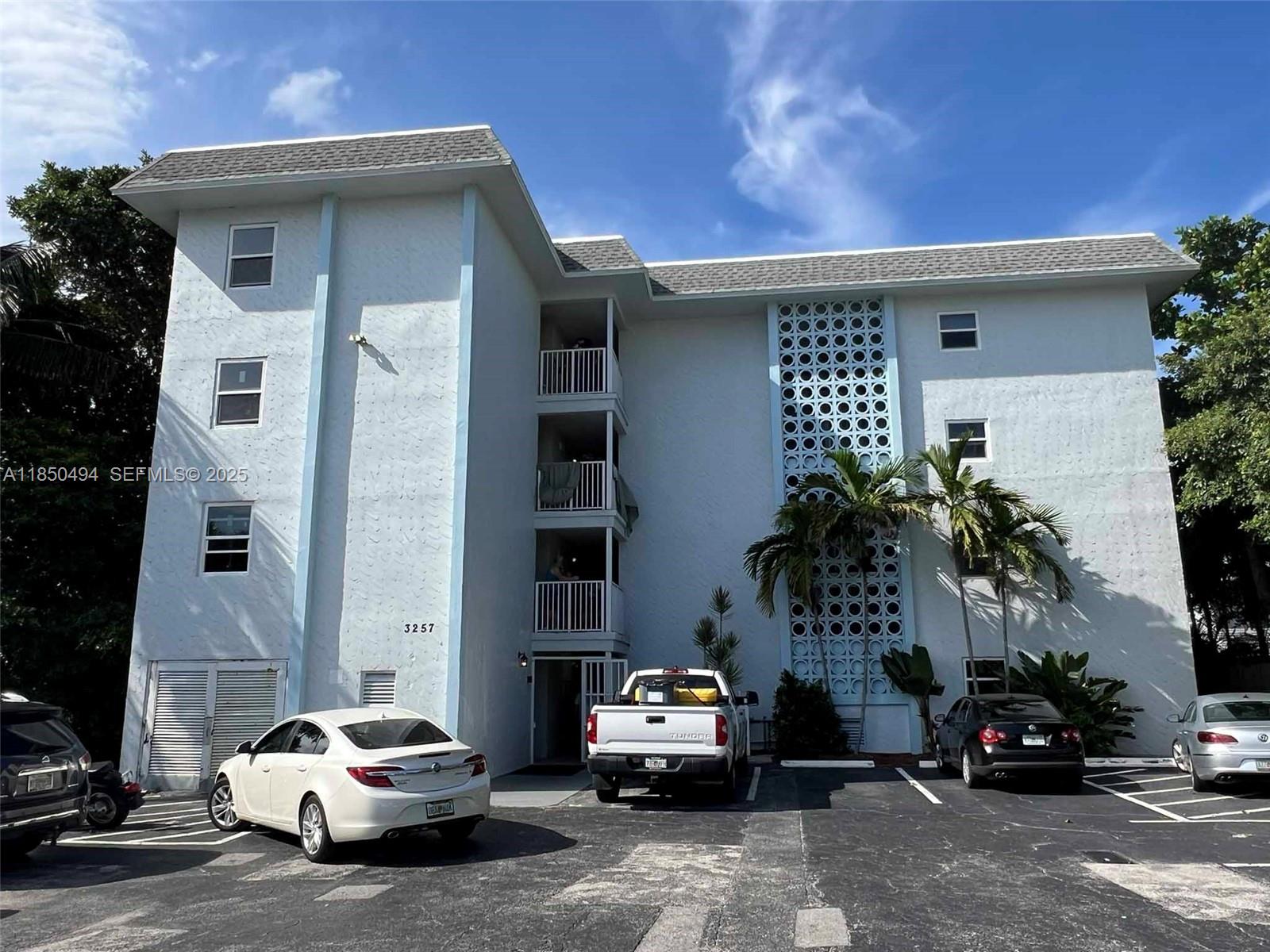 3257 NE 13th Street 402