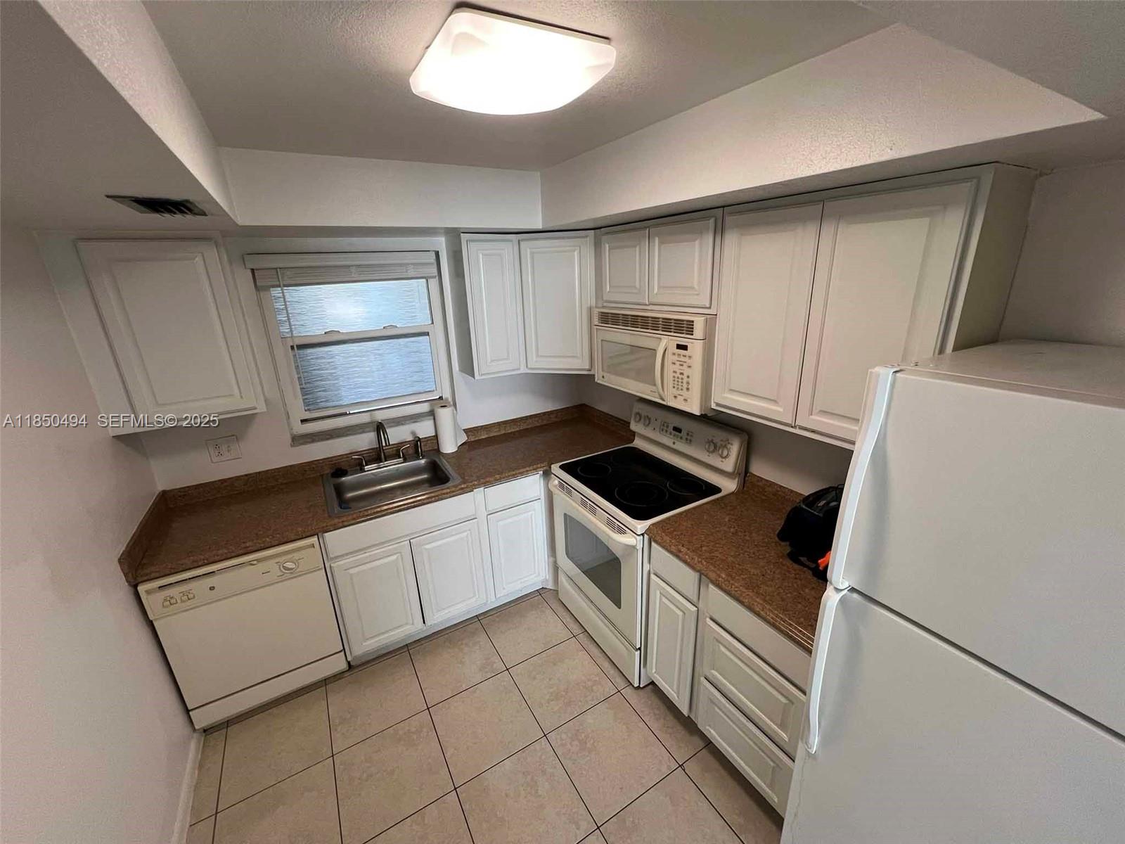 3257 NE 13th Street 402