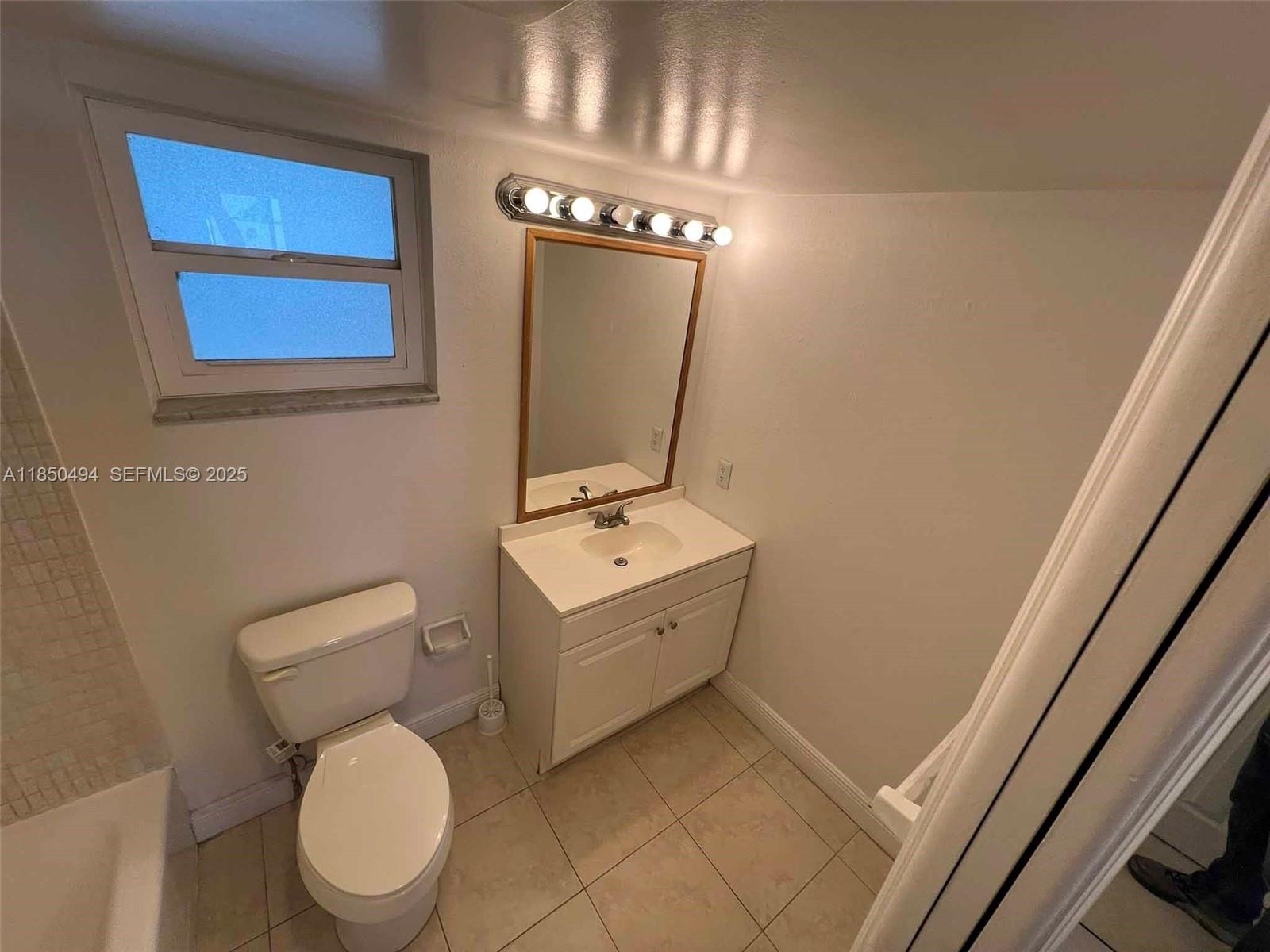 3257 NE 13th Street 402